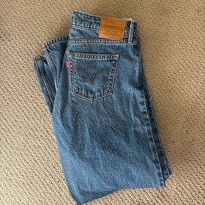 Women’s Size 26 Levi’s Jeans! Low rise/Baggy. Brand new and never worn.